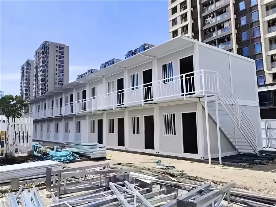 Flat Container House3.jpg